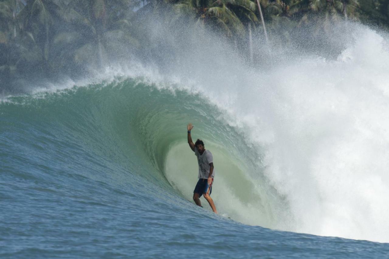 Oseda Nias Surf House Hotel Hilibotodane Exterior foto