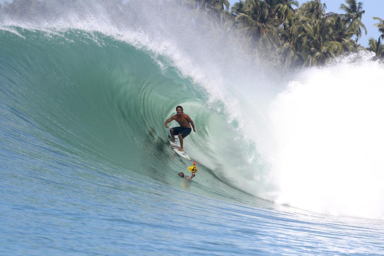 Oseda Nias Surf House Hotel Hilibotodane Exterior foto